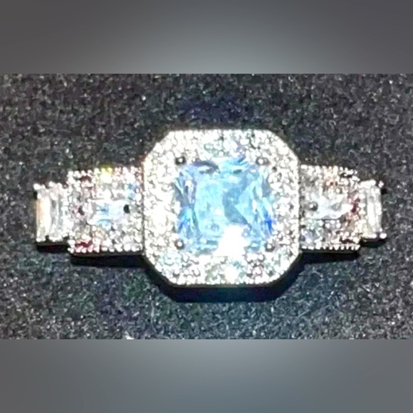 🆕 Silver & Crystal Ring Size 7 - Picture 1 of 4